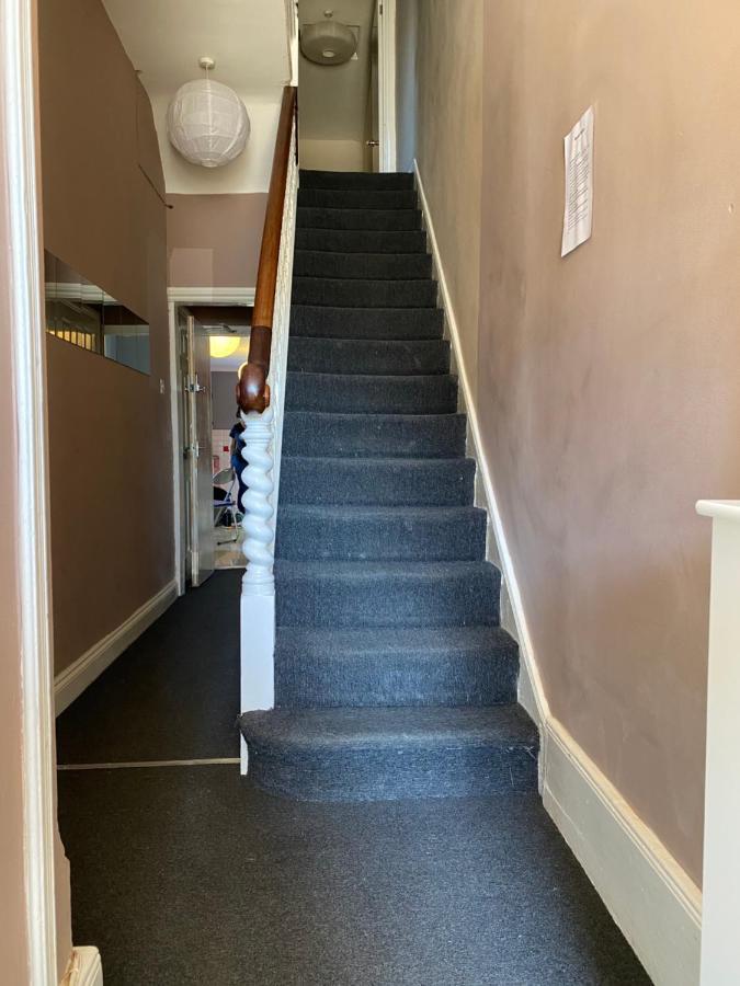 Affittacamere Shirley House 1, Guest House, Self Catering, Self Check In With Smart Locks, Use Of Fully Equipped Kitchen, Walking Distance To Central, Excellent Transport Links, Ideal For Longer 3*