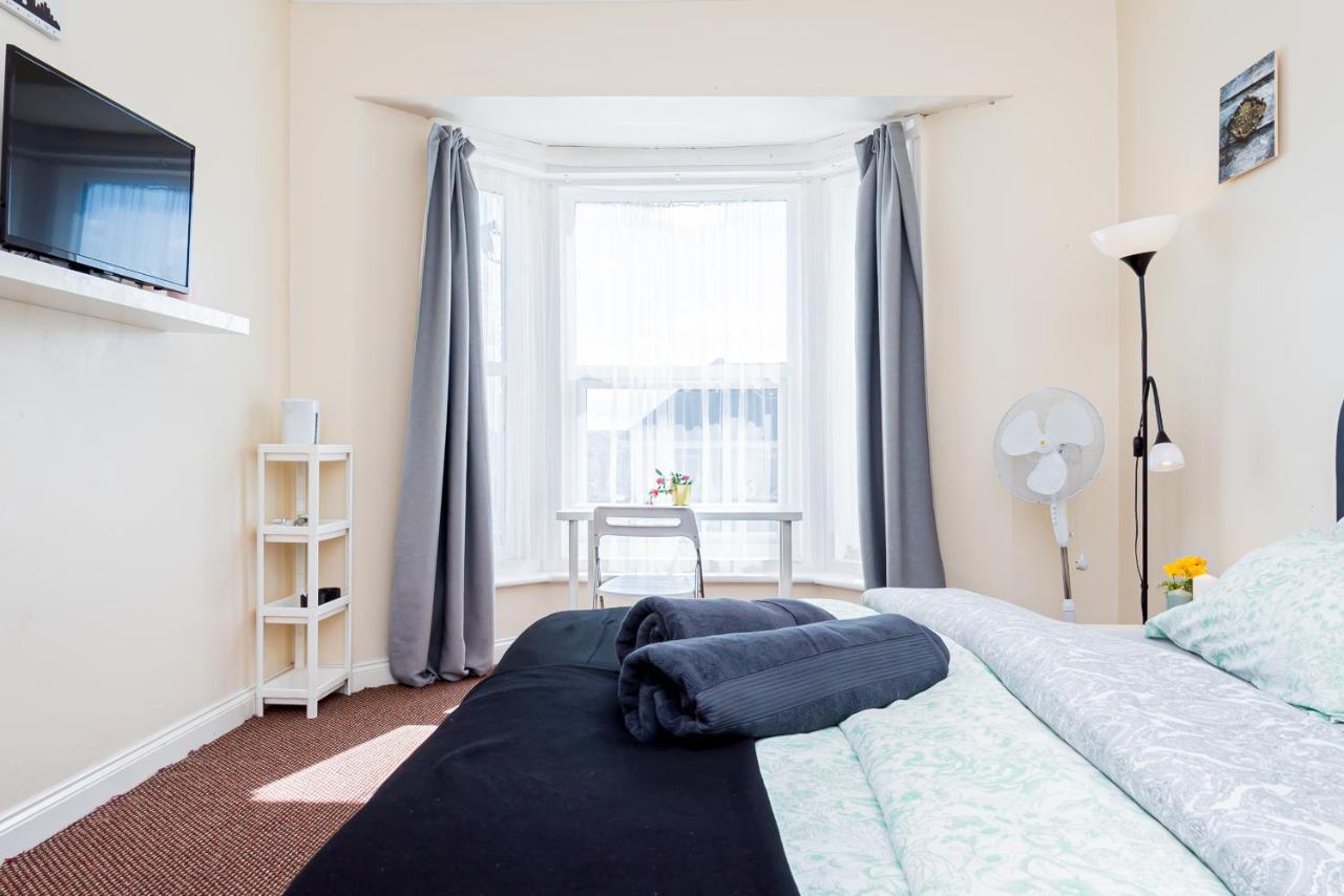 Guest house Shirley House: Self-catering Haven Near 3*