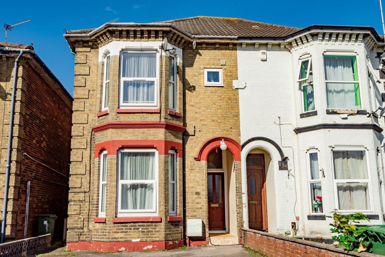 Guest house Shirley House: Self-catering Haven Near Southampton