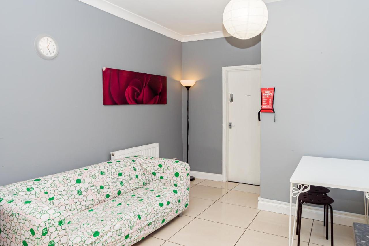Guest house Shirley House: Self-catering Haven Near 3*