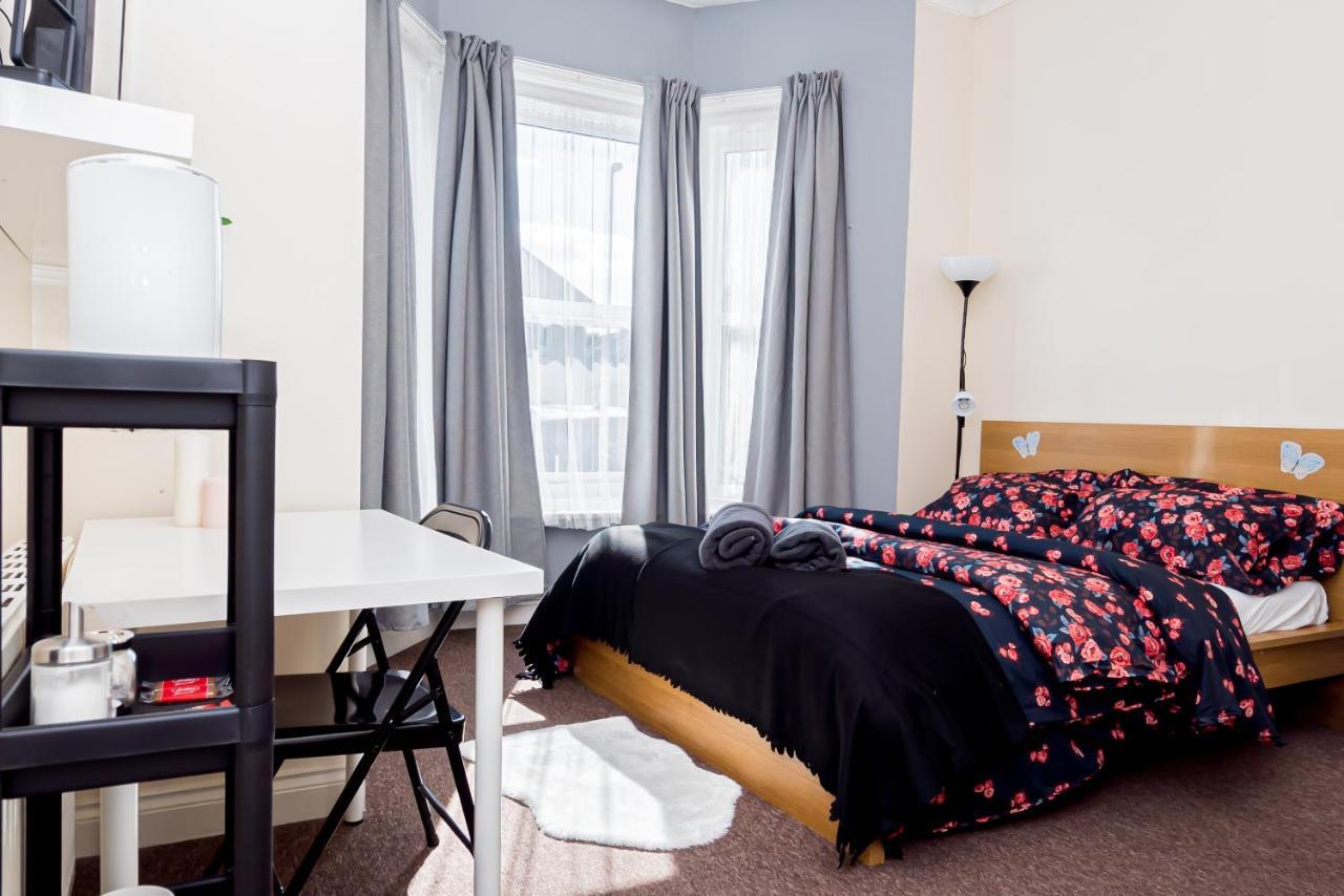Guest house Shirley House: Self-catering Haven Near