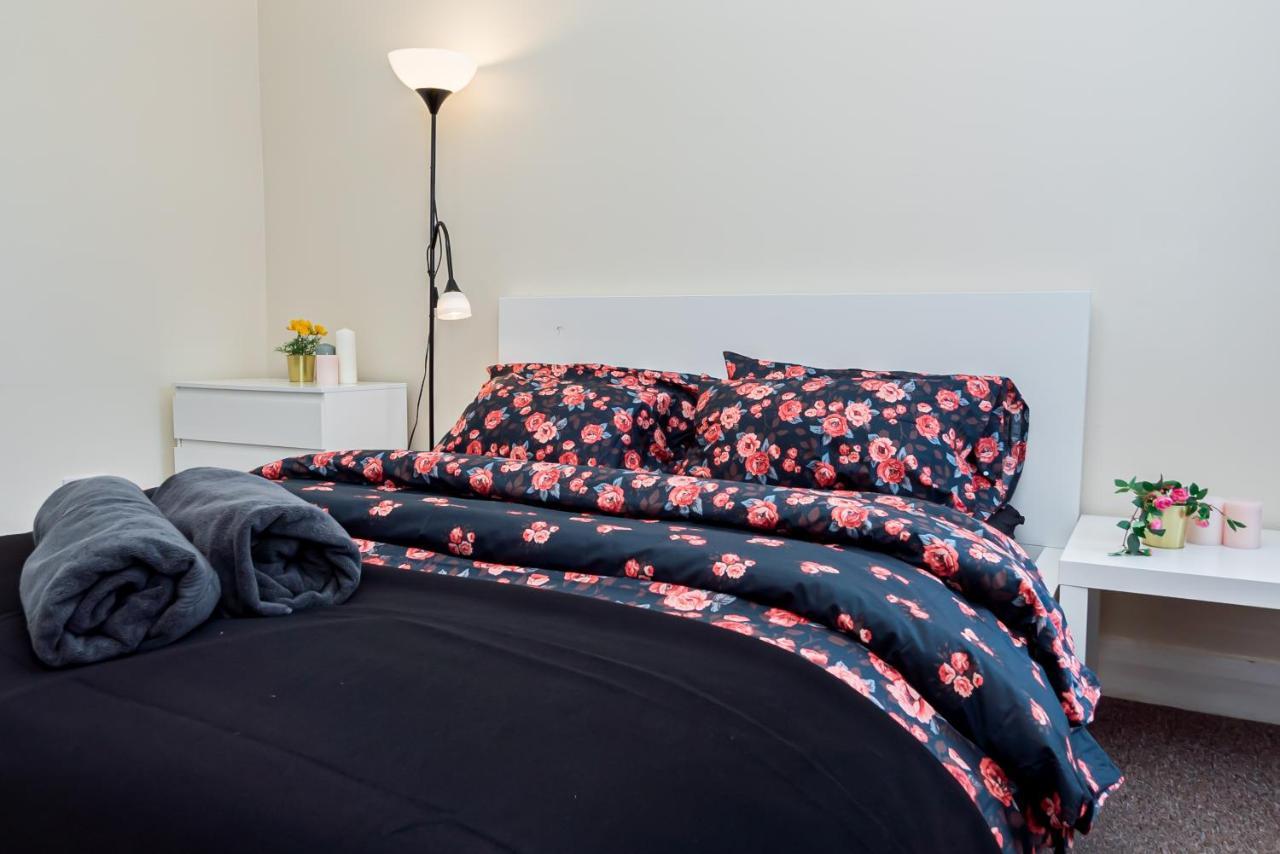 Shirley House: Self-catering Haven Near 3*