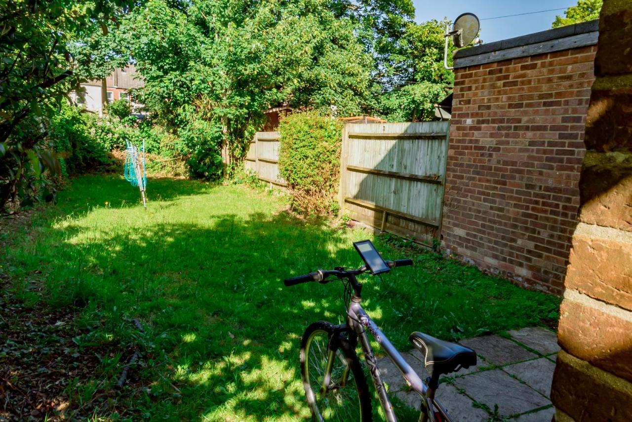 Guest house Shirley House: Self-catering Haven Near 3*
