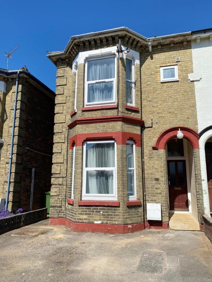 Shirley House 1, Guest House, Self Catering, Self Check In With Smart Locks, Use Of Fully Equipped Kitchen, Walking Distance To Central, Excellent Transport Links, Ideal For Longer Southampton