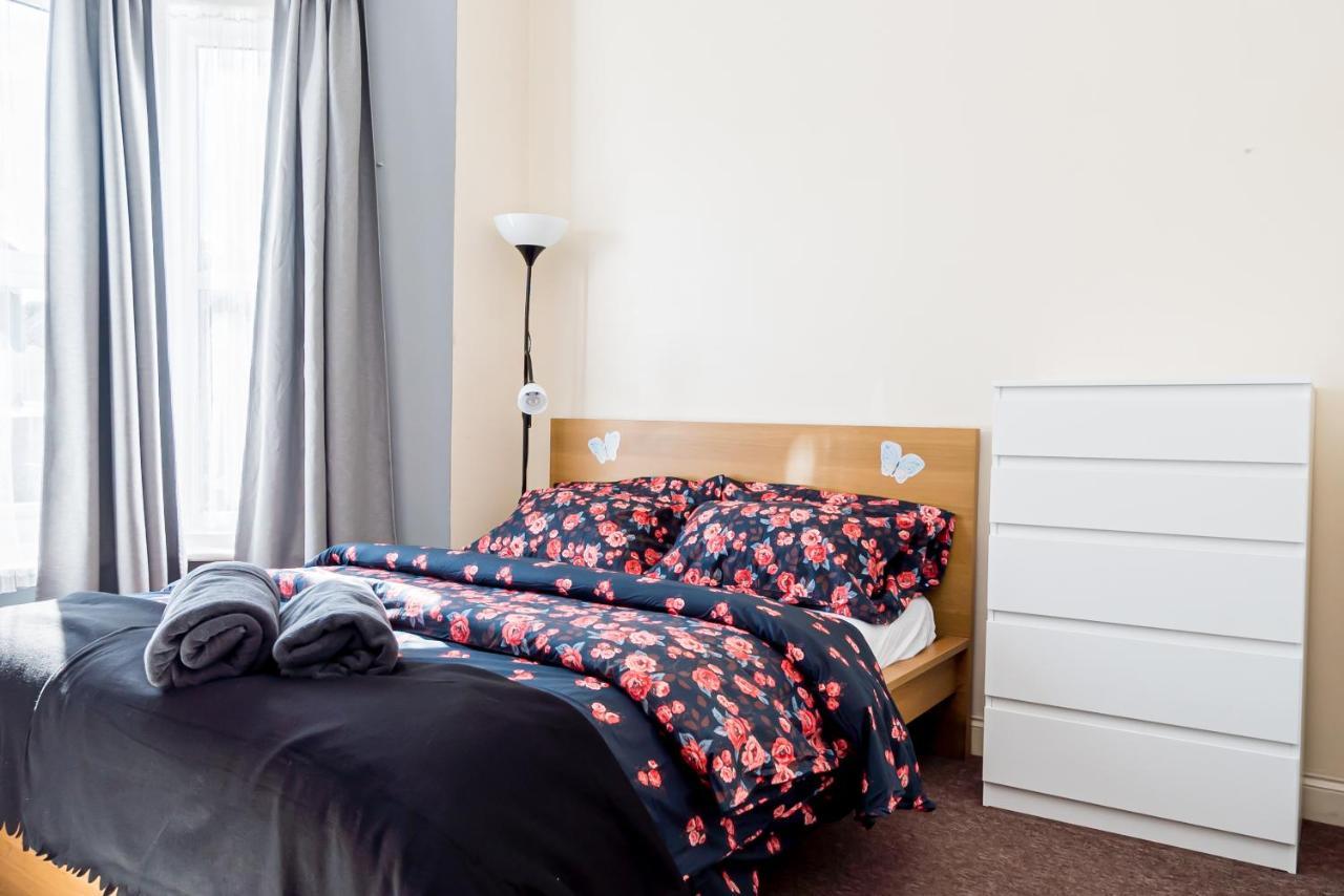 Shirley House 1, Guest House, Self Catering, Self Check In With Smart Locks, Use Of Fully Equipped Kitchen, Walking Distance To Central, Excellent Transport Links, Ideal For Longer 3*