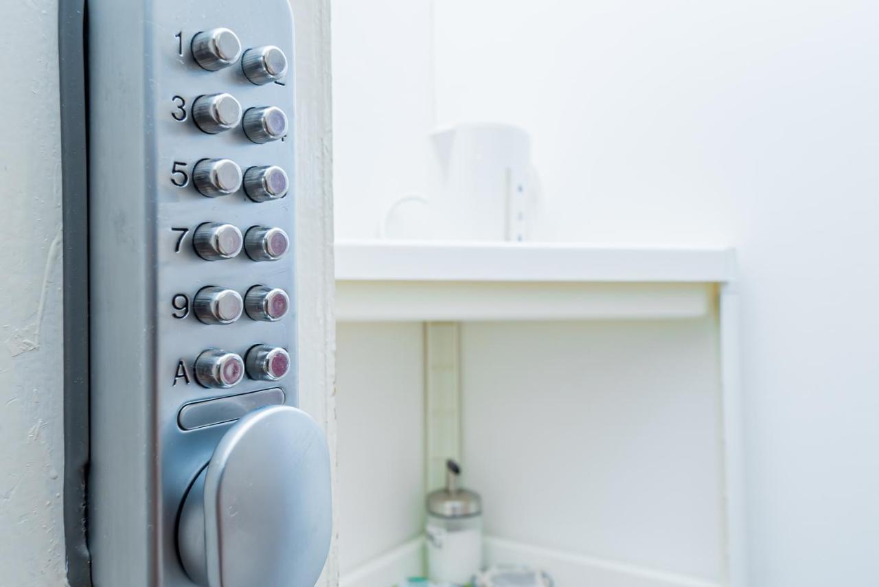 Shirley House 1, Guest House, Self Catering, Self Check In With Smart Locks, Use Of Fully Equipped Kitchen, Walking Distance To Central, Excellent Transport Links, Ideal For Longer Gasthof 3*