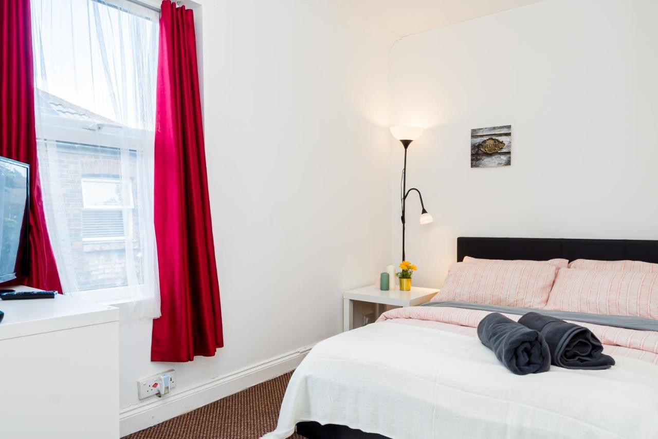Gasthof Shirley House 1, Guest House, Self Catering, Self Check In With Smart Locks, Use Of Fully Equipped Kitchen, Walking Distance To Central, Excellent Transport Links, Ideal For Longer