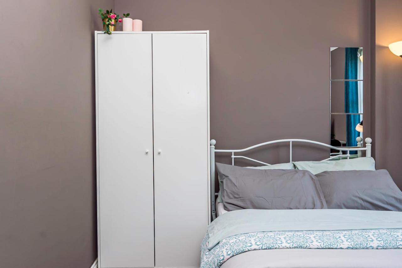 Shirley House 1, Guest House, Self Catering, Self Check In With Smart Locks, Use Of Fully Equipped Kitchen, Walking Distance To Central, Excellent Transport Links, Ideal For Longer 3*
