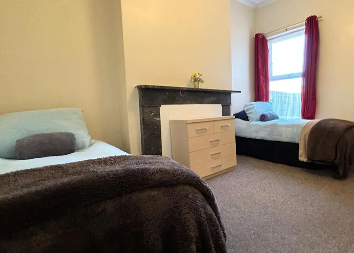 Shirley House 1, Guest House, Self Catering, Self Check In With Smart Locks, Use Of Fully Equipped Kitchen, Walking Distance To Southampton Central, Excellent Transport Links, Ideal For Longer Stays