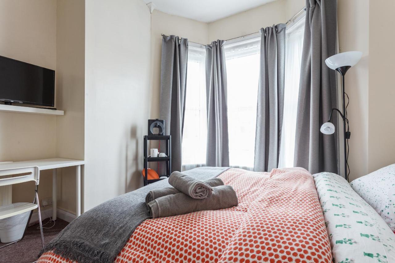 Shirley House 1, Guest House, Self Catering, Self Check In With Smart Locks, Use Of Fully Equipped Kitchen, Walking Distance To Central, Excellent Transport Links, Ideal For Longer Southampton