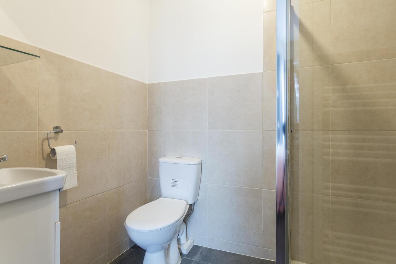 Shirley House 1, Guest House, Self Catering, Self Check In With Smart Locks, Use Of Fully Equipped Kitchen, Walking Distance To Central, Excellent Transport Links, Ideal For Longer 3* Southampton