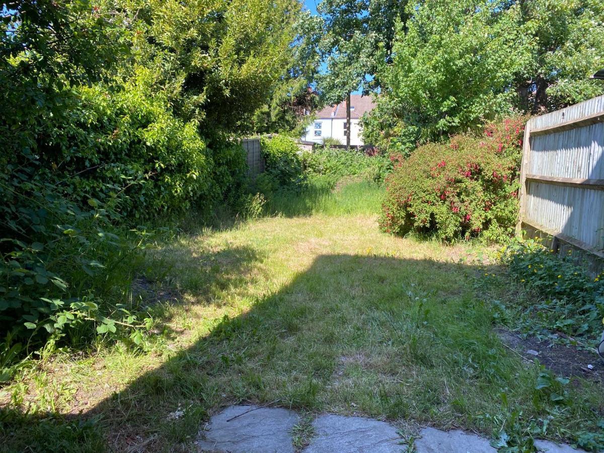 Shirley House 1, Guest House, Self Catering, Self Check In With Smart Locks, Use Of Fully Equipped Kitchen, Walking Distance To Central, Excellent Transport Links, Ideal For Longer Pensión