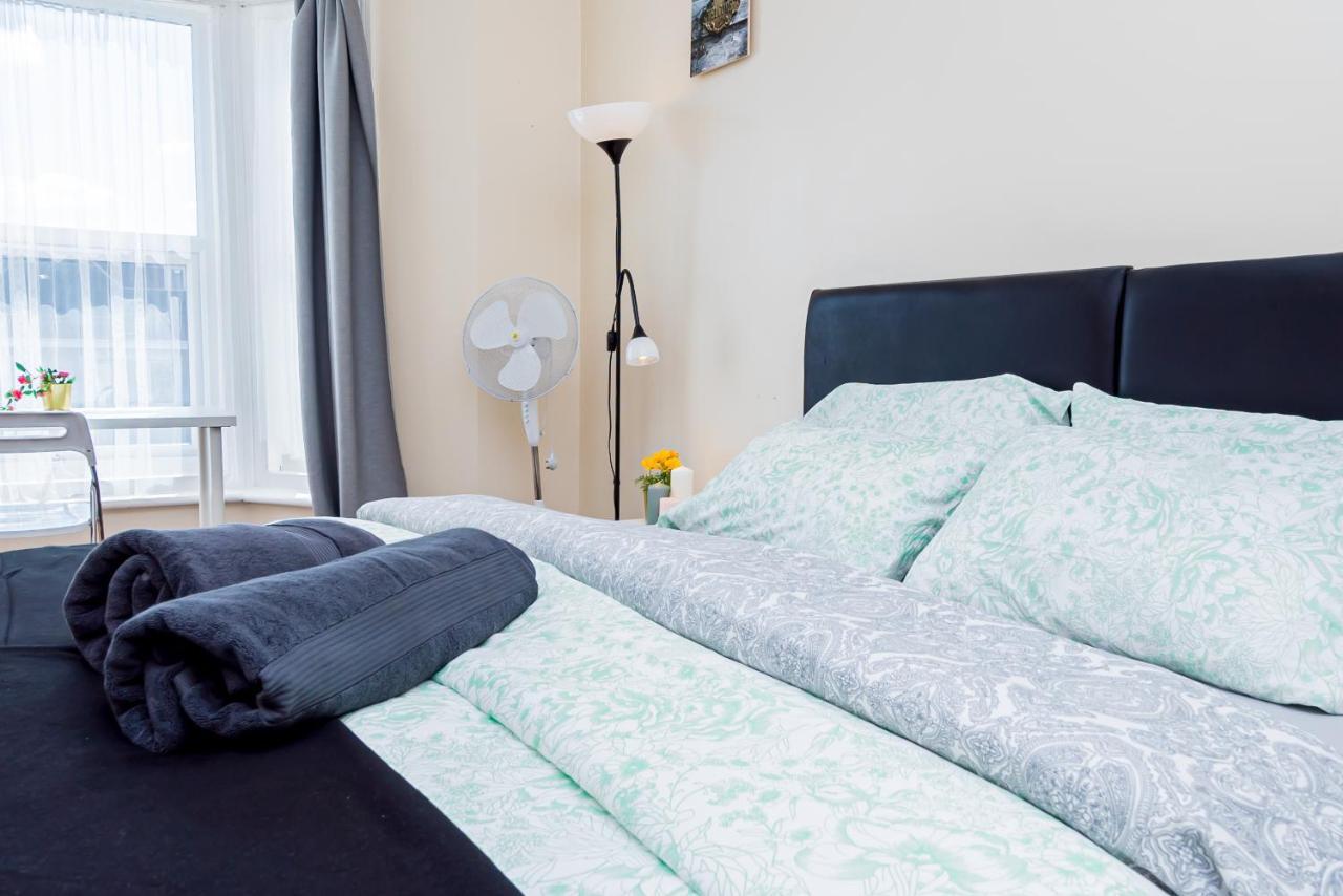 Shirley House 1, Guest House, Self Catering, Self Check In With Smart Locks, Use Of Fully Equipped Kitchen, Walking Distance To Central, Excellent Transport Links, Ideal For Longer