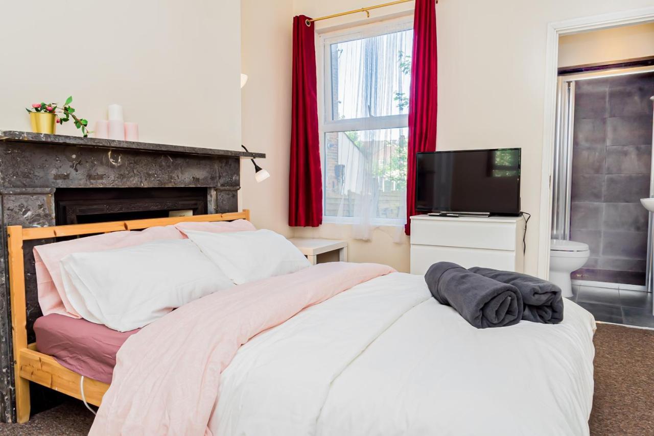 Shirley House 1, Guest House, Self Catering, Self Check In With Smart Locks, Use Of Fully Equipped Kitchen, Walking Distance To Central, Excellent Transport Links, Ideal For Longer