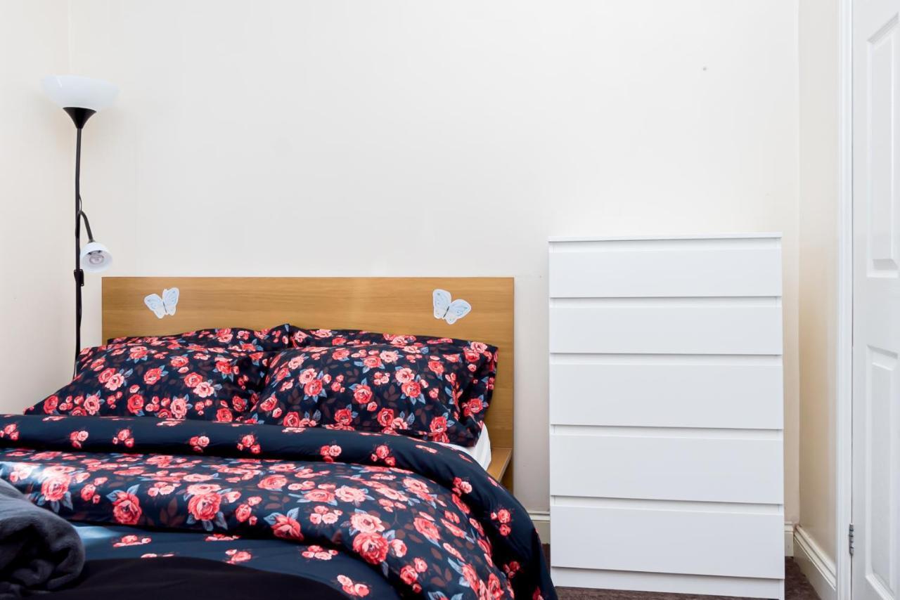 Shirley House 1, Guest House, Self Catering, Self Check In With Smart Locks, Use Of Fully Equipped Kitchen, Walking Distance To Central, Excellent Transport Links, Ideal For Longer