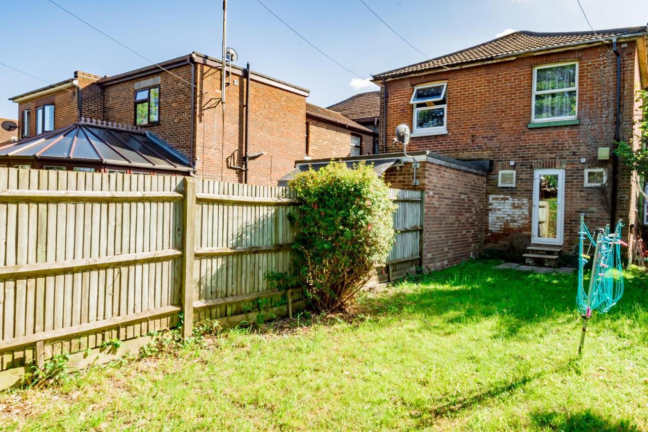 Shirley House 1, Guest House, Self Catering, Self Check In With Smart Locks, Use Of Fully Equipped Kitchen, Walking Distance To Central, Excellent Transport Links, Ideal For Longer Southampton