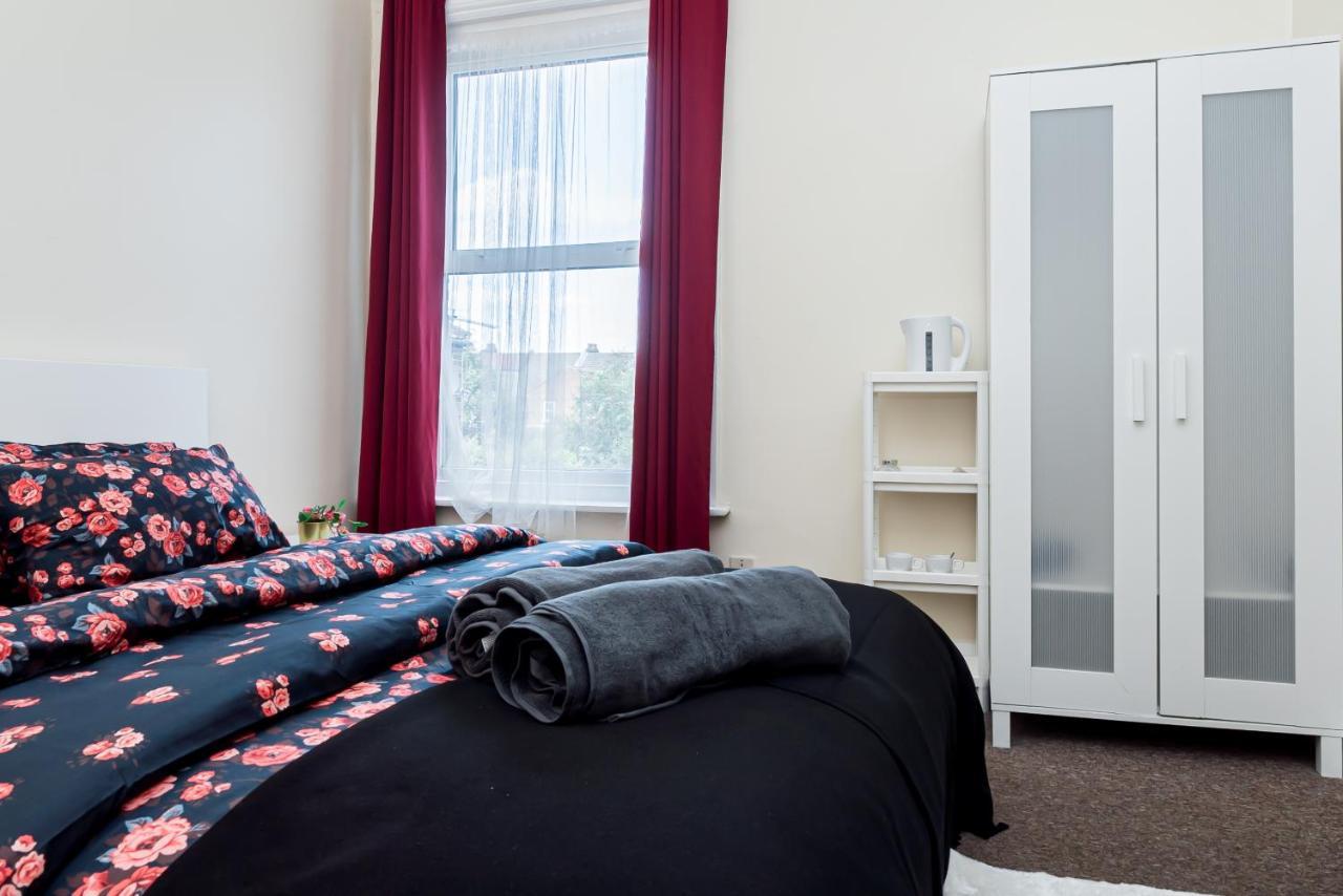 Shirley House 1, Guest House, Self Catering, Self Check In With Smart Locks, Use Of Fully Equipped Kitchen, Walking Distance To Central, Excellent Transport Links, Ideal For Longer 3*