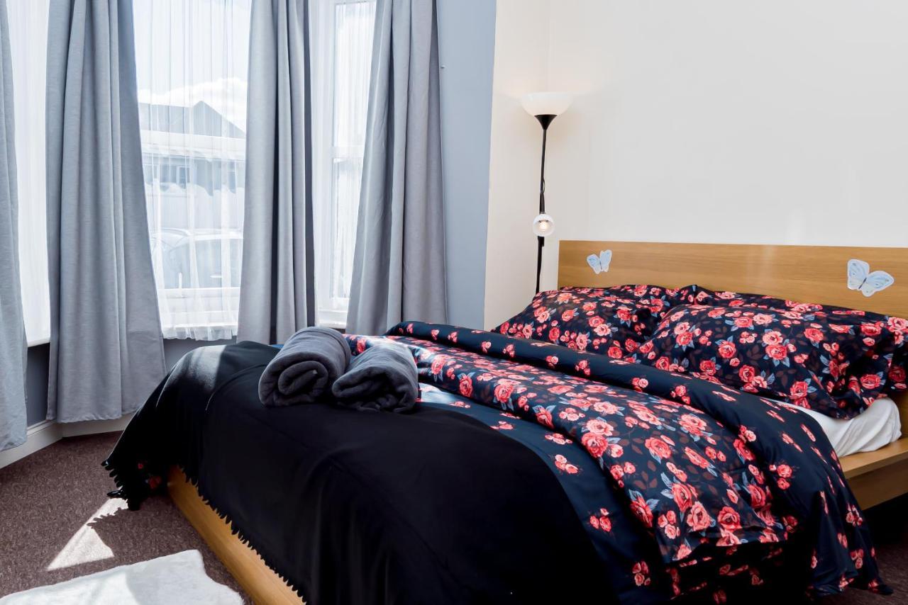 Shirley House 1, Guest House, Self Catering, Self Check In With Smart Locks, Use Of Fully Equipped Kitchen, Walking Distance To Central, Excellent Transport Links, Ideal For Longer 3*