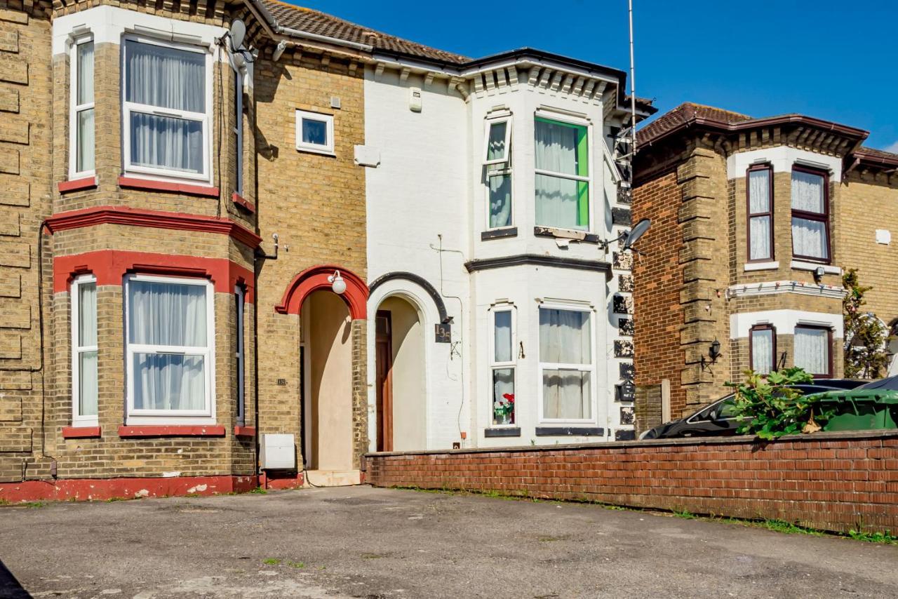 Shirley House 1, Guest House, Self Catering, Self Check In With Smart Locks, Use Of Fully Equipped Kitchen, Walking Distance To Central, Excellent Transport Links, Ideal For Longer Southampton