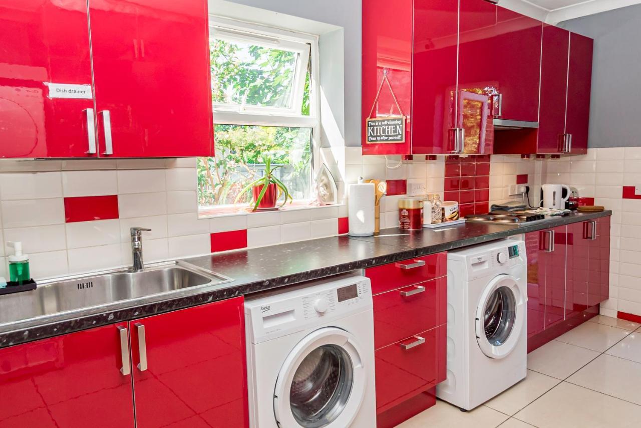 Shirley House 1, Guest House, Self Catering, Self Check In With Smart Locks, Use Of Fully Equipped Kitchen, Walking Distance To Central, Excellent Transport Links, Ideal For Longer Pensión