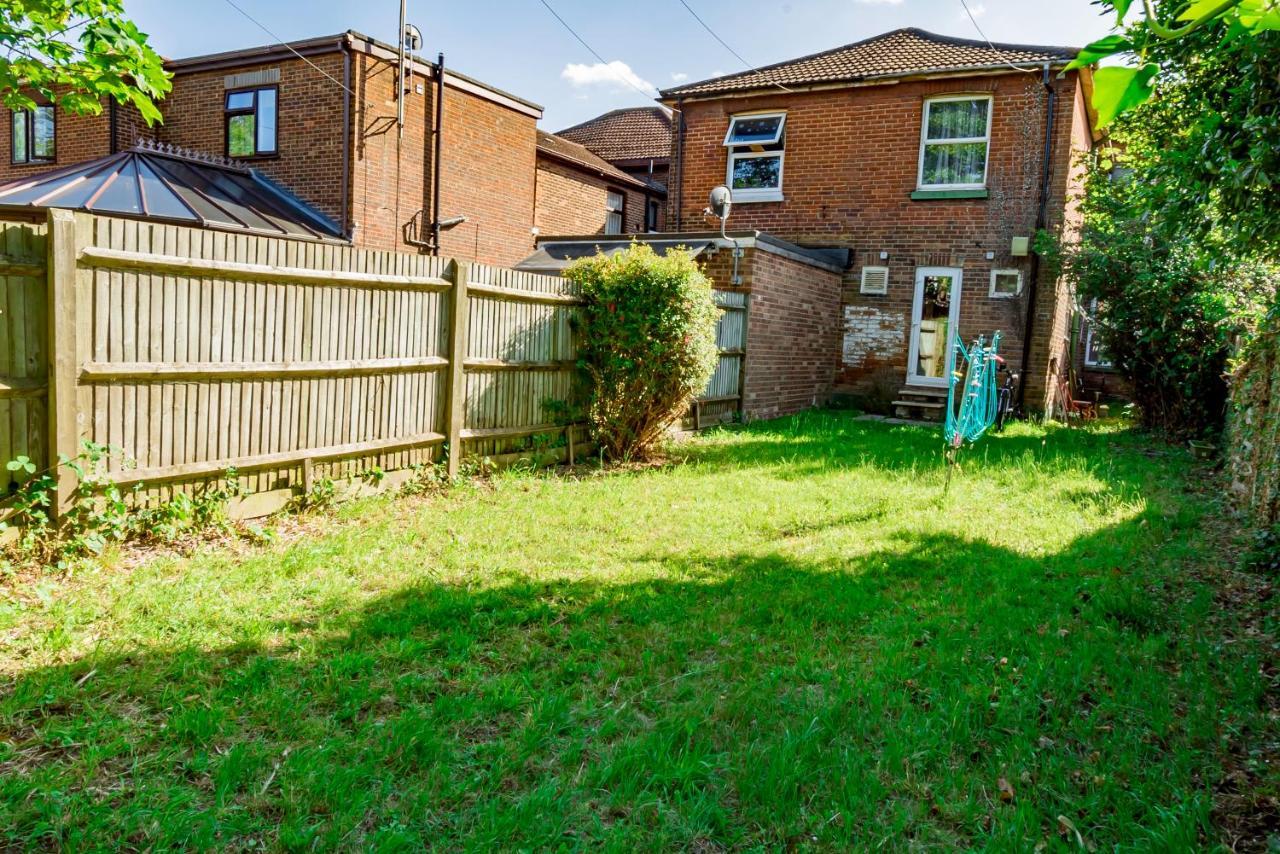 Shirley House 1, Guest House, Self Catering, Self Check In With Smart Locks, Use Of Fully Equipped Kitchen, Walking Distance To Central, Excellent Transport Links, Ideal For Longer Pensión 3*