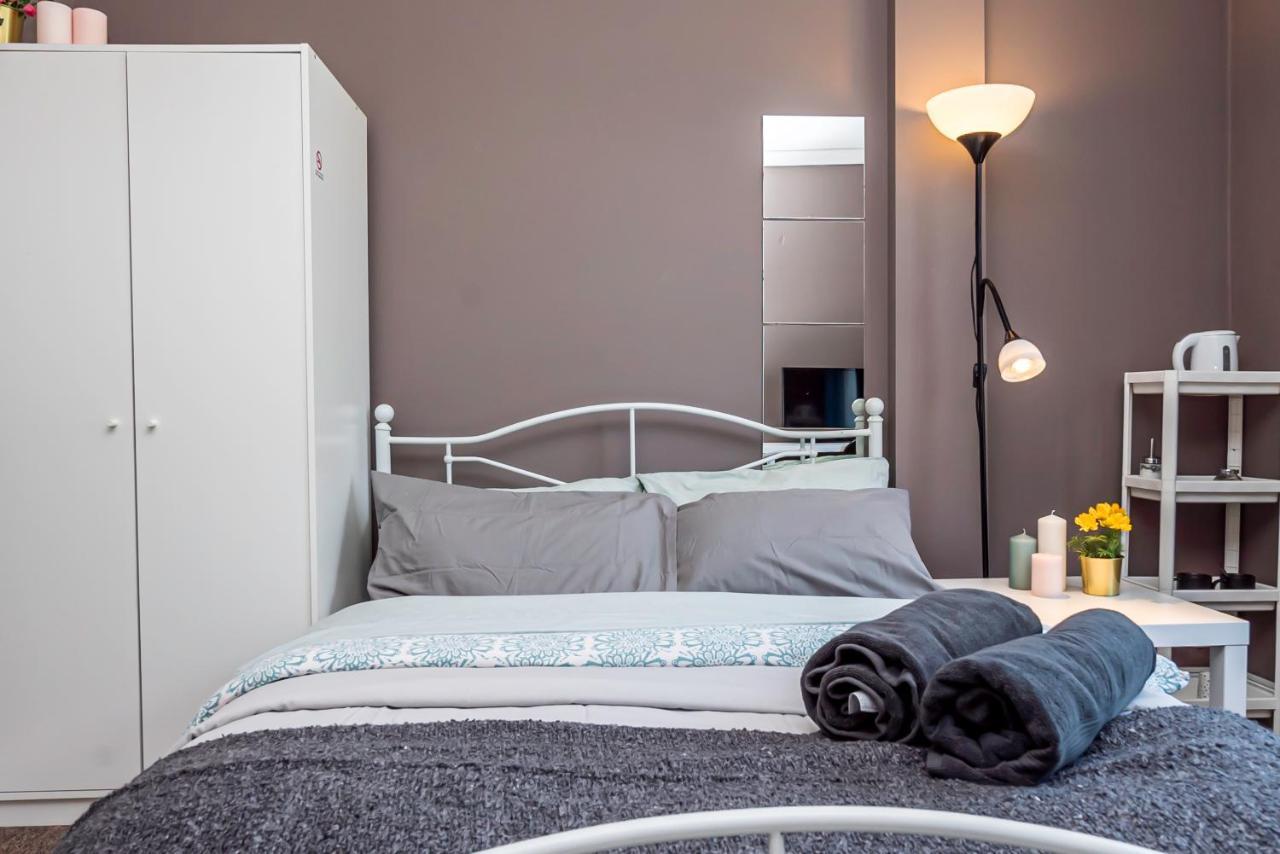 Shirley House 1, Guest House, Self Catering, Self Check In With Smart Locks, Use Of Fully Equipped Kitchen, Walking Distance To Central, Excellent Transport Links, Ideal For Longer 3* Southampton